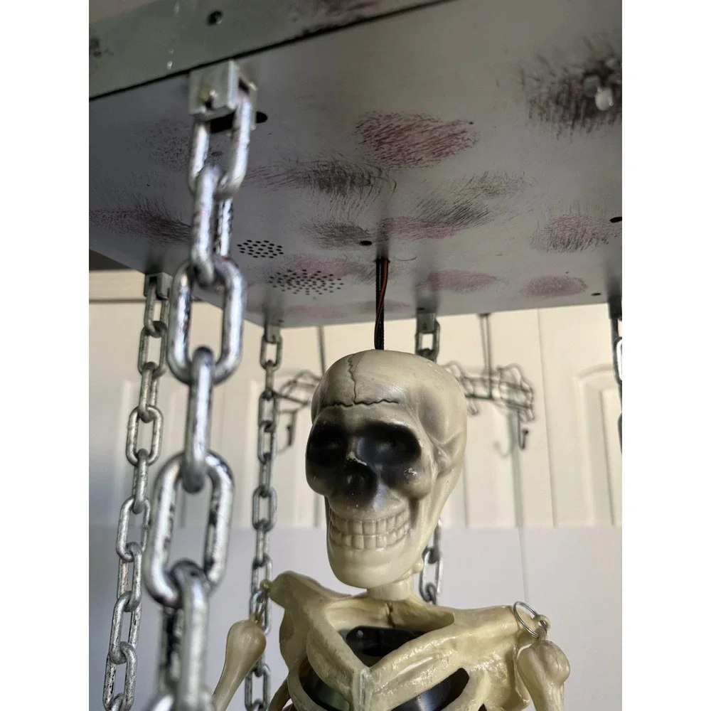 VTG Gemmy Skeleton Hanging Animated Caged Screaming Motion & Sound Activated 36